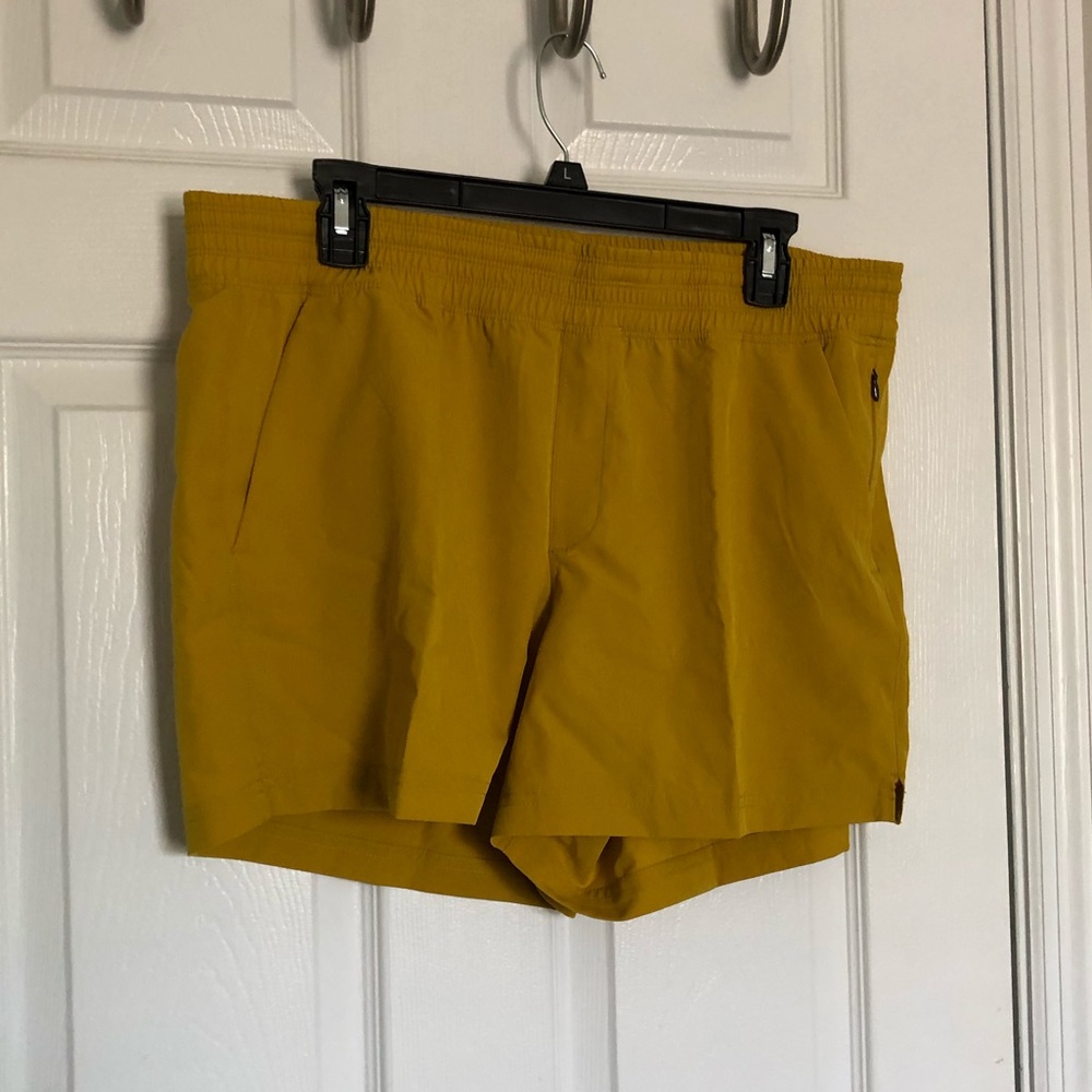 NWOT Size L Yellow Old Navy Shorts